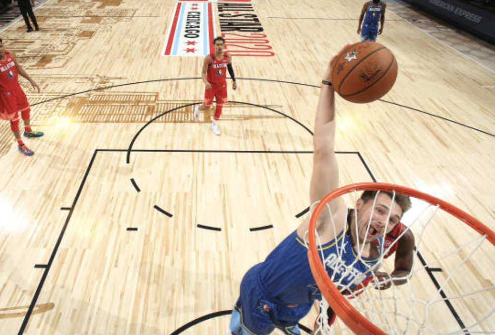 nba有人为什么穿低帮鞋(东契奇连崴两次脚也要坚持穿低帮，高帮那是不可能的)