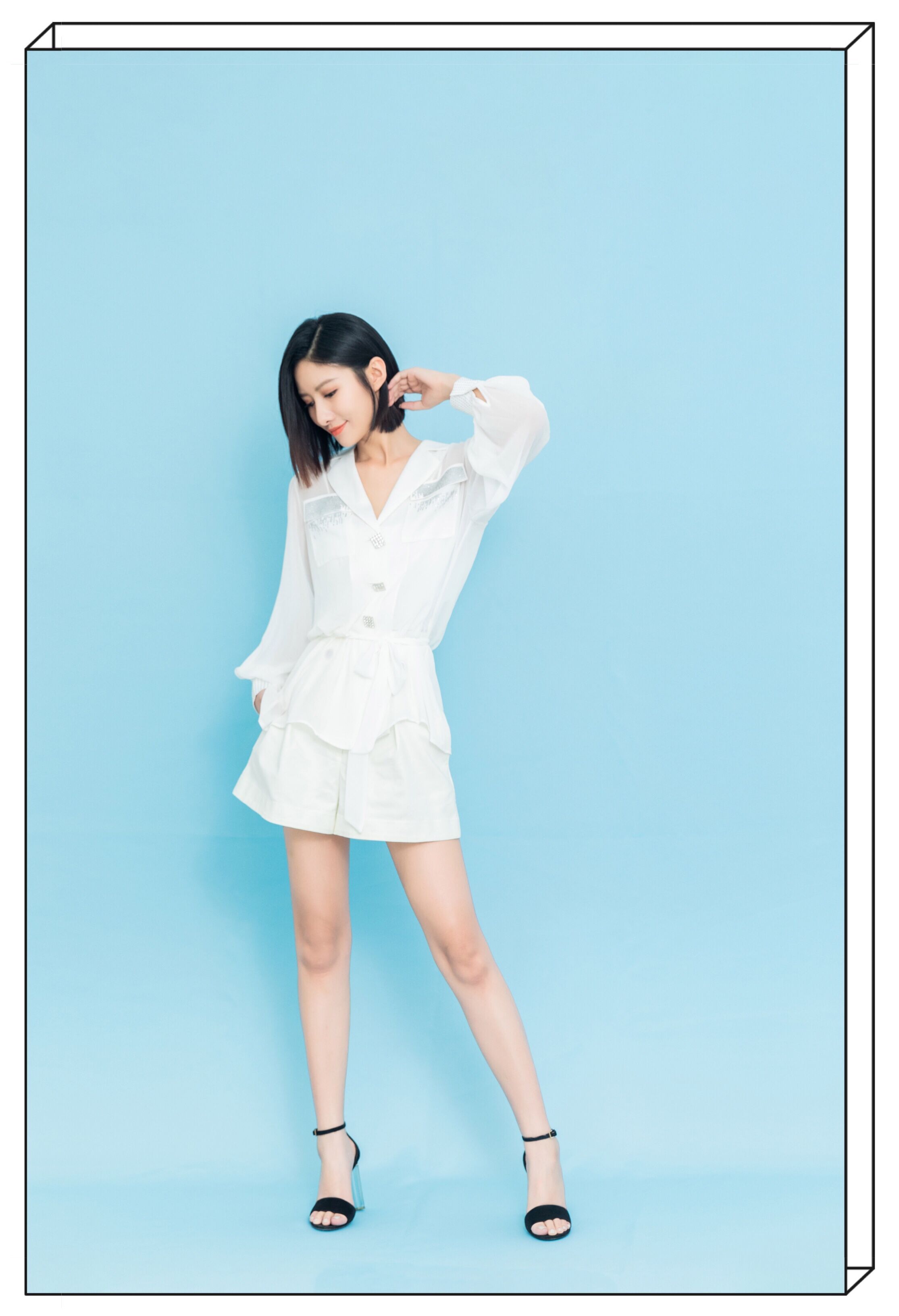 《余罪》女主吴优,作为职场穿搭专业户的她,也有活泼淑女的一面