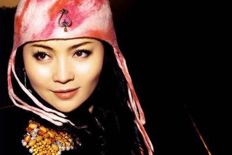 哈琳蒙古土尔扈特部第十五代公主哈琳,7月21日出生于中国内蒙古阿拉善