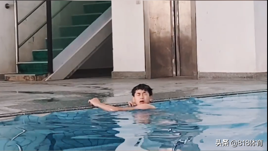 刻苦!全红婵回广州体校苦练207C,10米台配电梯她不坐从台阶走上去