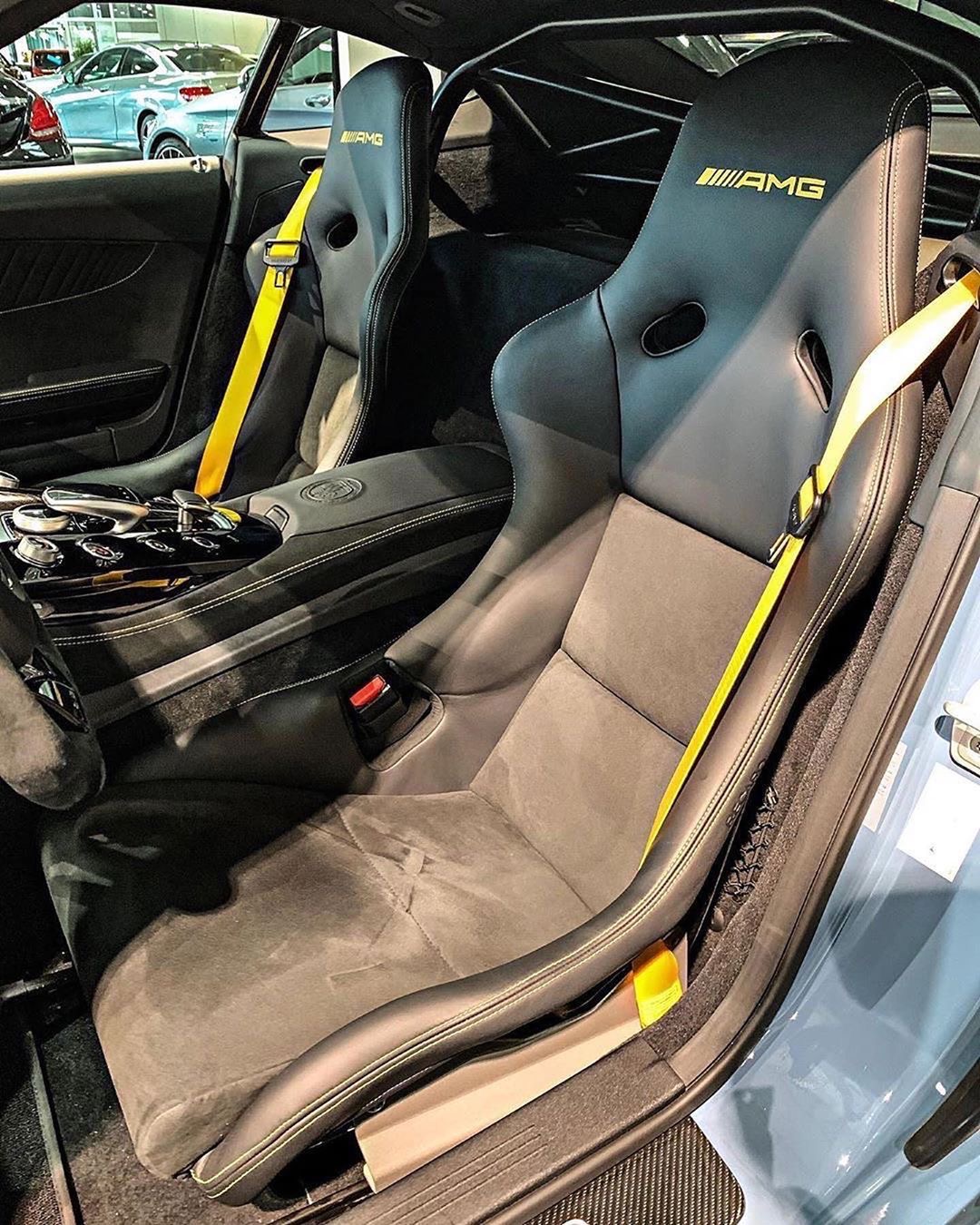 奔驰AMG GT R实拍，售价212.88万，对标Panamera Turbo，喜欢么？