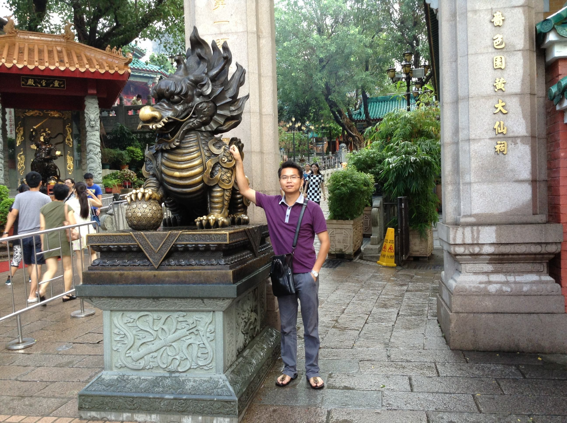 香港颇为灵验的寺庙，坐拥“世界第一”金像，距兰桂坊仅13公里