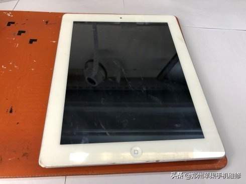 iPad4代不开机黑屏不显示维修
