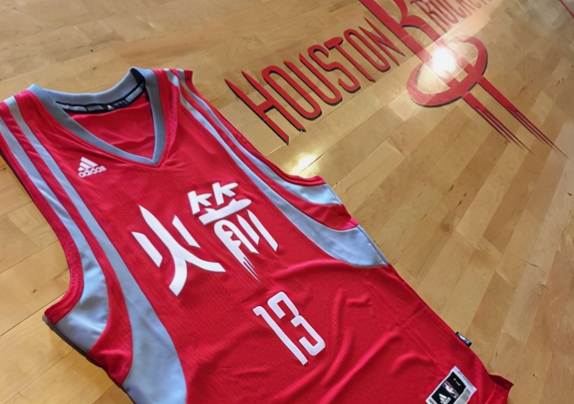 nba有哪些球队有短袖版球衣（推出过中文球衣的NBA球队）