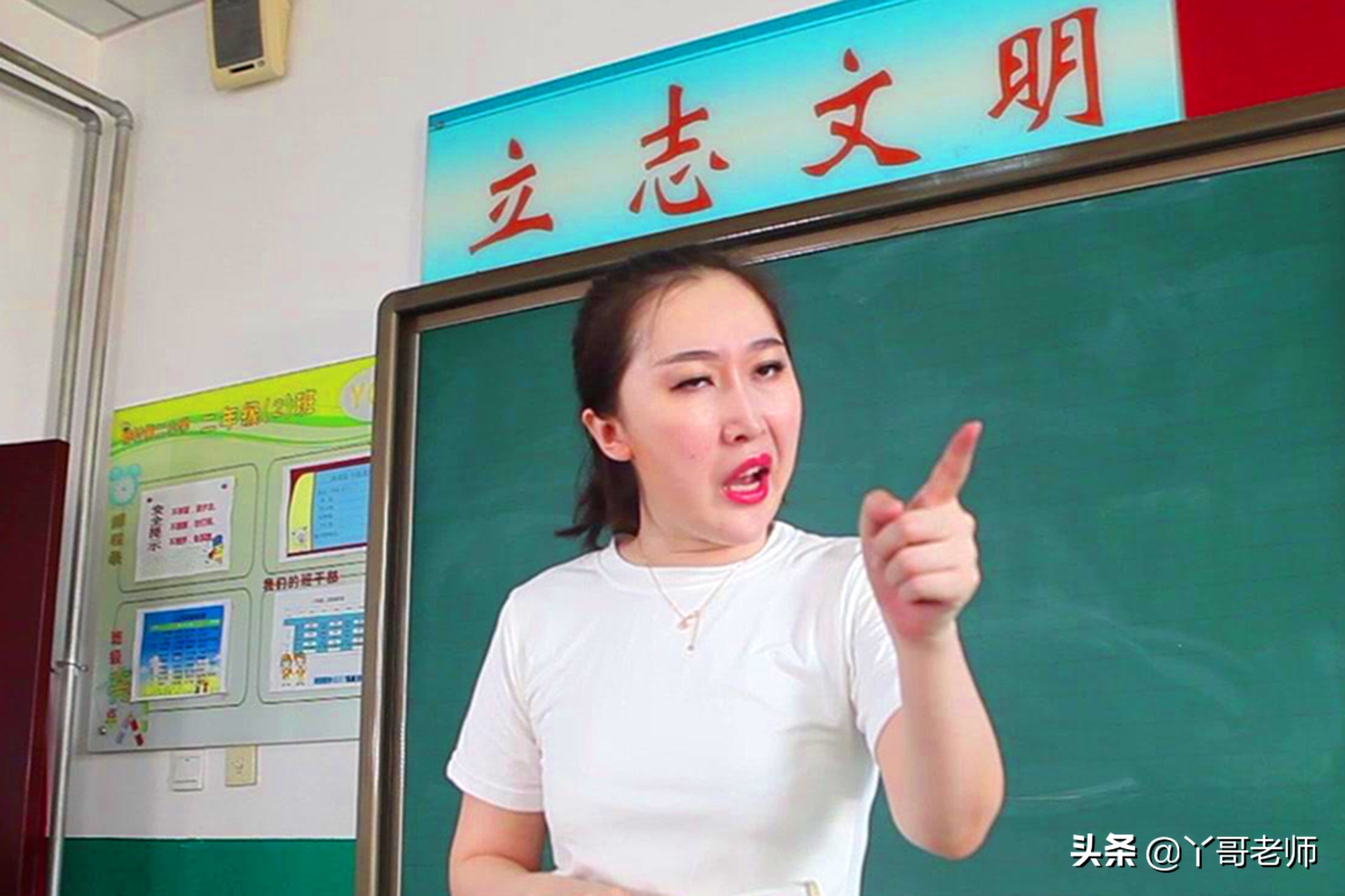 女学生迟到了，教师处理的方式对吗？看老教师怎么说