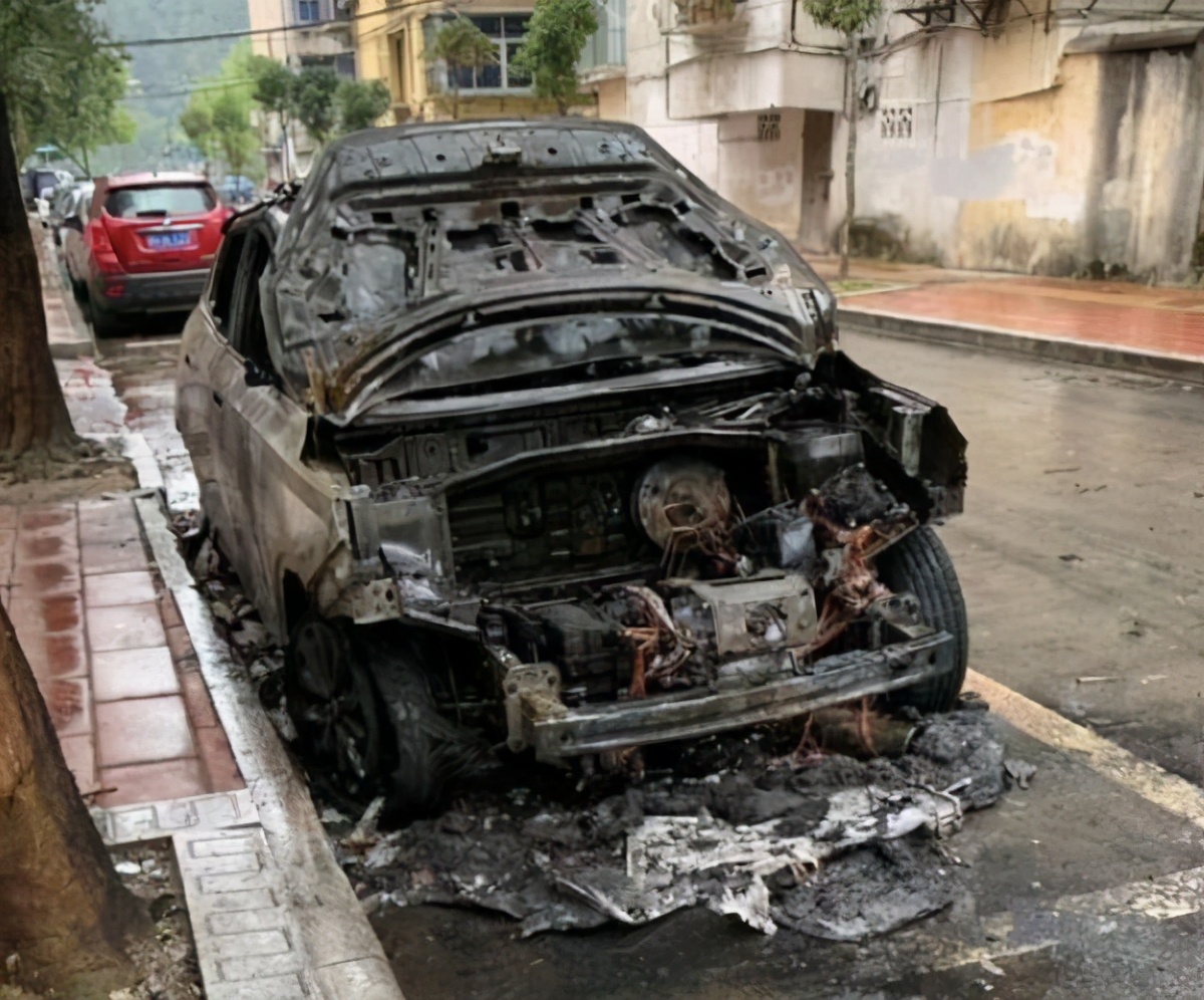 威马汽车回应爆炸传闻，部分网友还称赞它是“负责任的中国品牌”