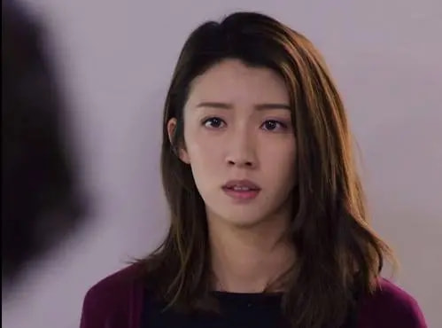 她被誉为“TVB发电机”，曾被开价200万一晚，入行7年传15段绯闻