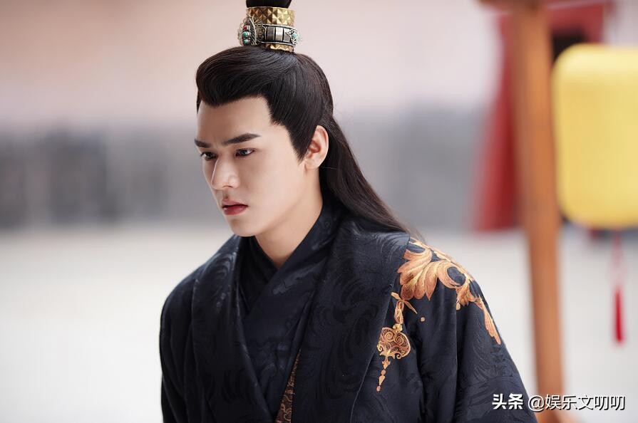 而近期,迪丽热巴和龚俊主演的古装传奇剧《安乐传》开机,也是得不少