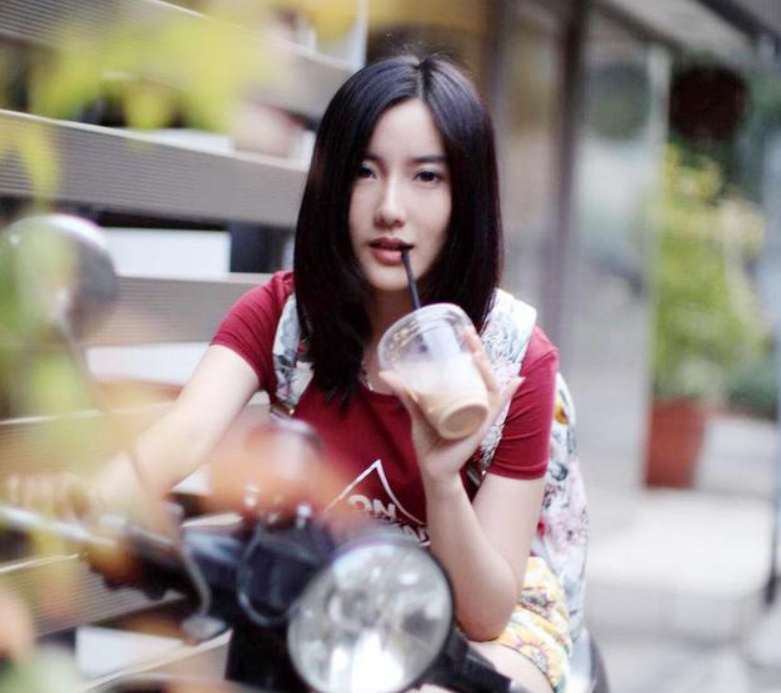 ​清华大学状元校花，堪称行走的招生简章，网友：我要复读考清华