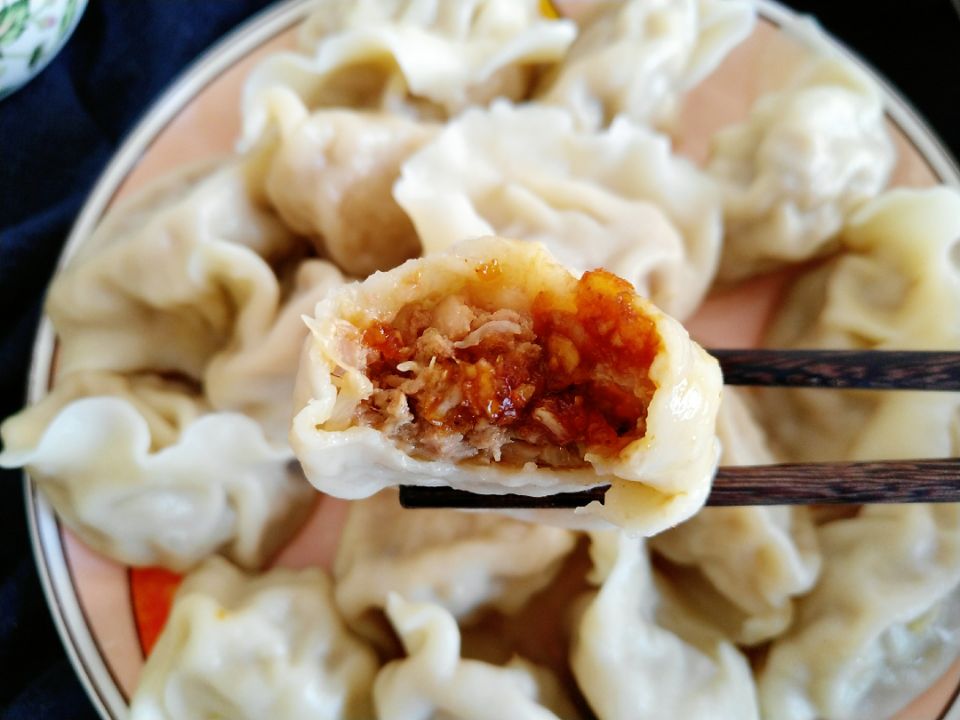 东北酸菜猪肉饺子的做法(10步教你做出酸菜猪肉饺子)