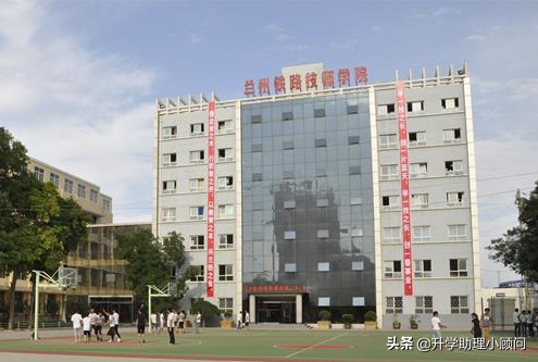 不专业，干瞪眼！中专、职高、技校到底有啥区别？