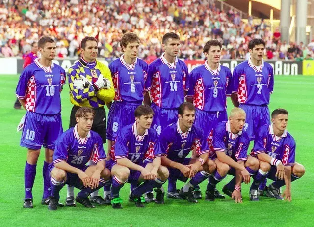 西德90世界杯球衣(这才叫设计！这些90年代世界杯球衣，一定在你记忆中出现过)
