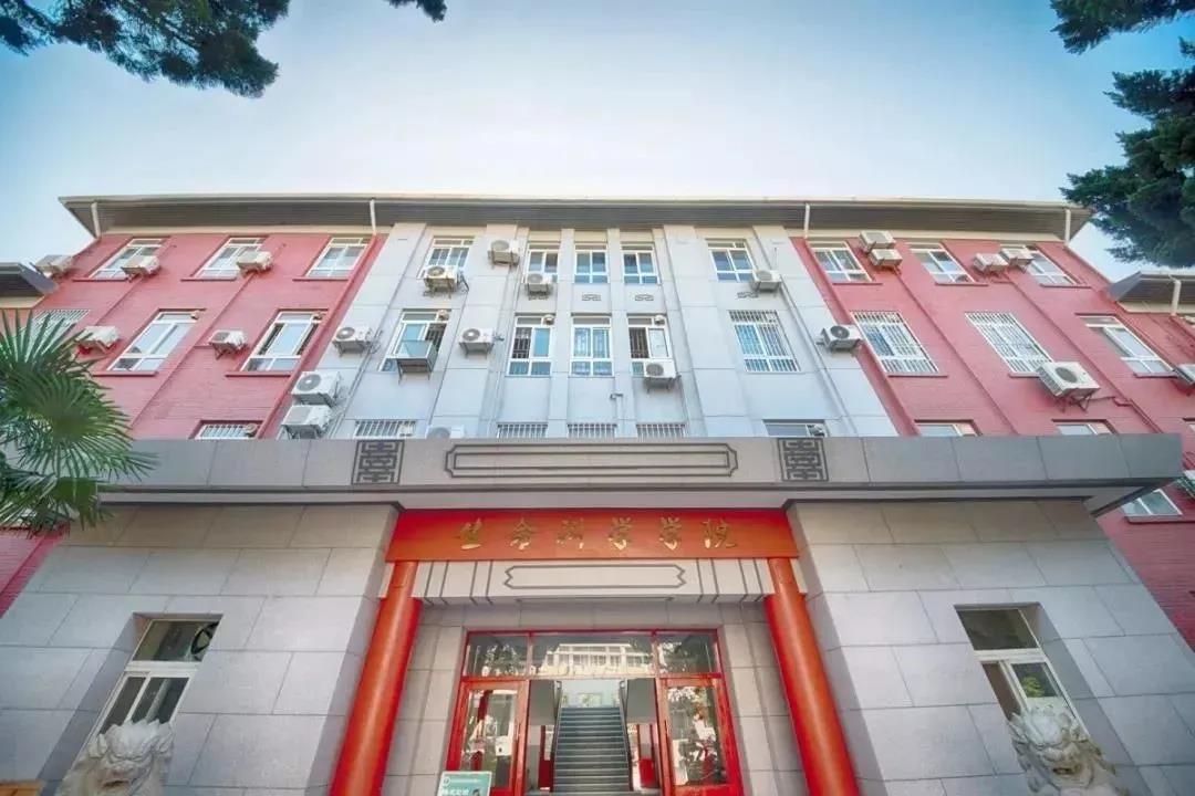 湖北“超火”高校：8大豪华食堂，高大上图书馆，4个校门竟然都通地铁！