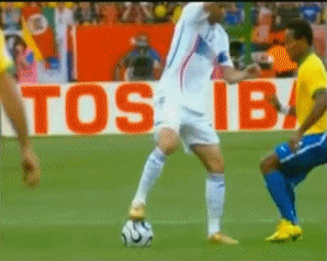 齐达内是哪年世界杯冠军（大师的绝唱！看34岁的齐达内这样征服世界 他如何站着不动过人）