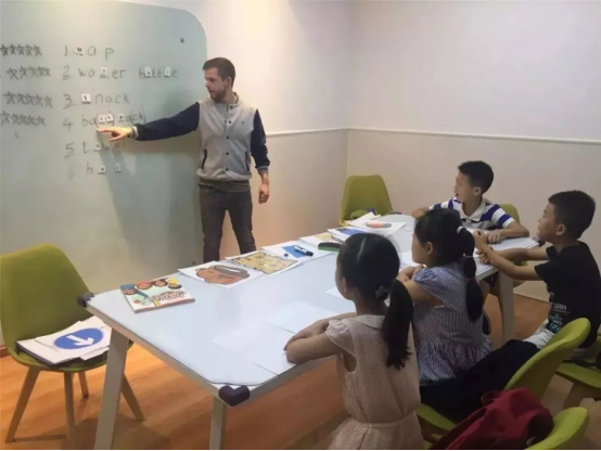 双减之后，英语会被踢出高考吗？教育部明确答复，家长这次安心了