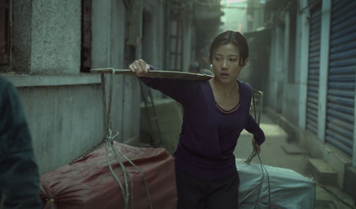 8年后重温《万箭穿心》,深觉:人到中年,女人比男人更坚强