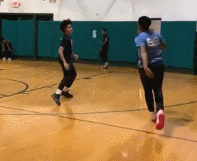 nba运球有哪些方式（果断收藏！NBA最常见的5个过人大法！学会2招横着走）