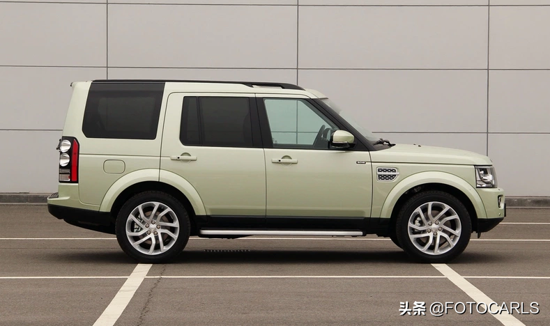 路虎发现四V6实拍，对标兰德酷路泽，售价102万，毛病一大堆？