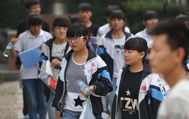 安徽一学生中考权利被剥夺，班主任的说法理直气壮，家长坐不住了