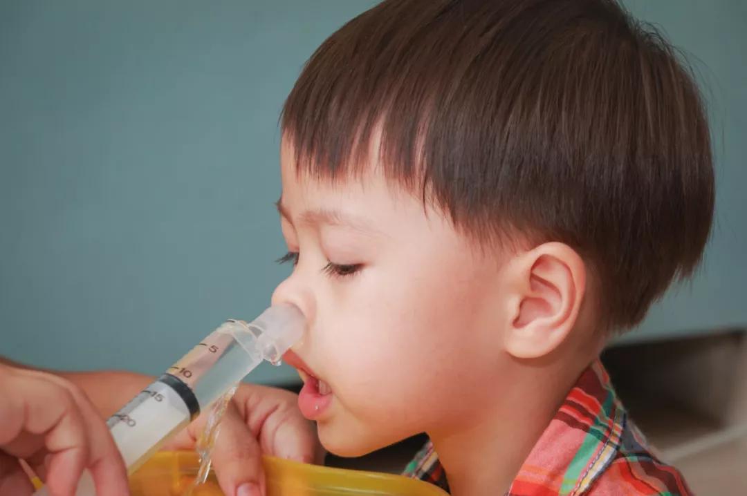 孩子鼻塞鼻炎反復不好，這個小方法最管用？
