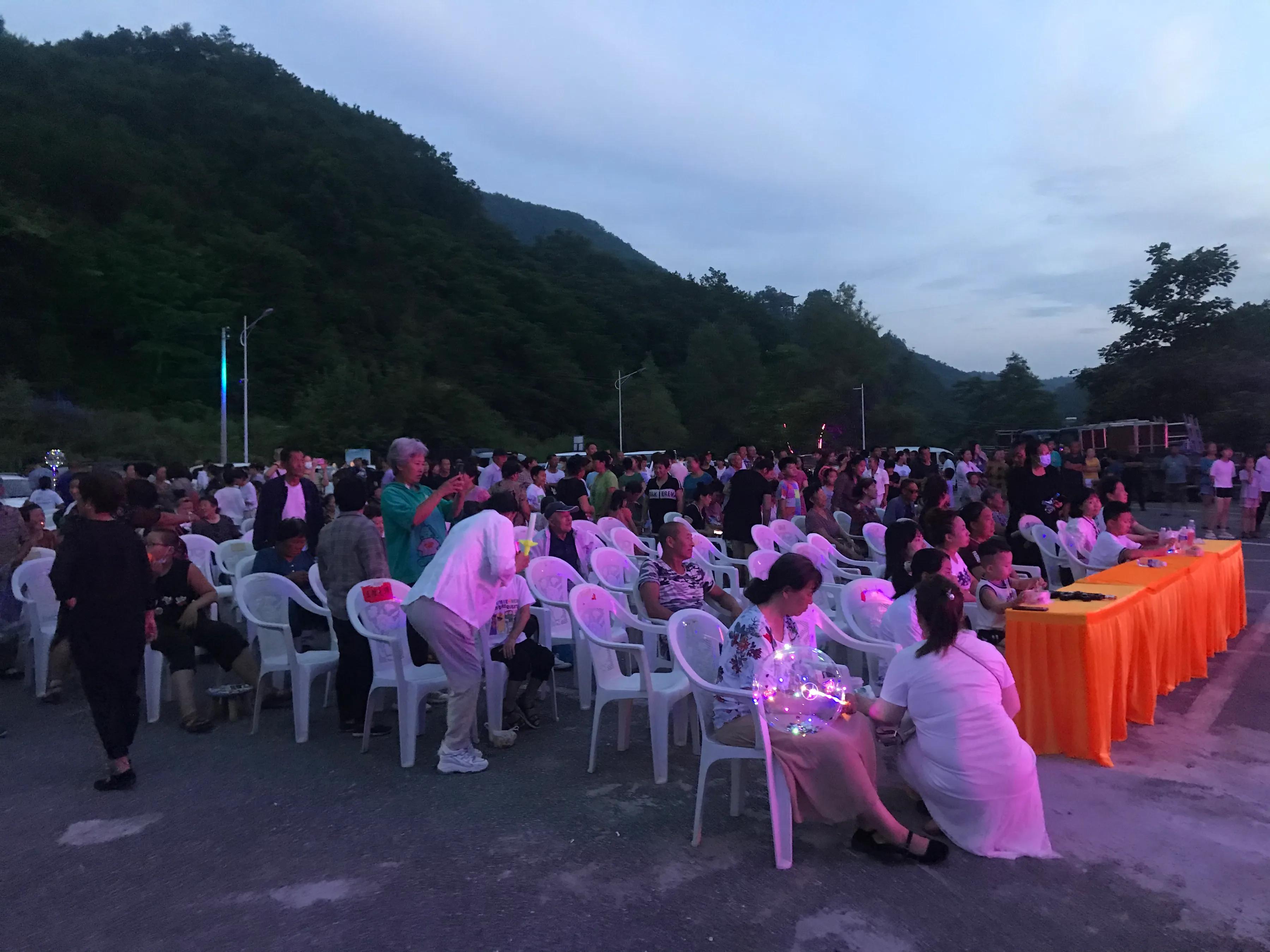 绚烂的鞍山市药山之夜，这个夜晚非常美丽