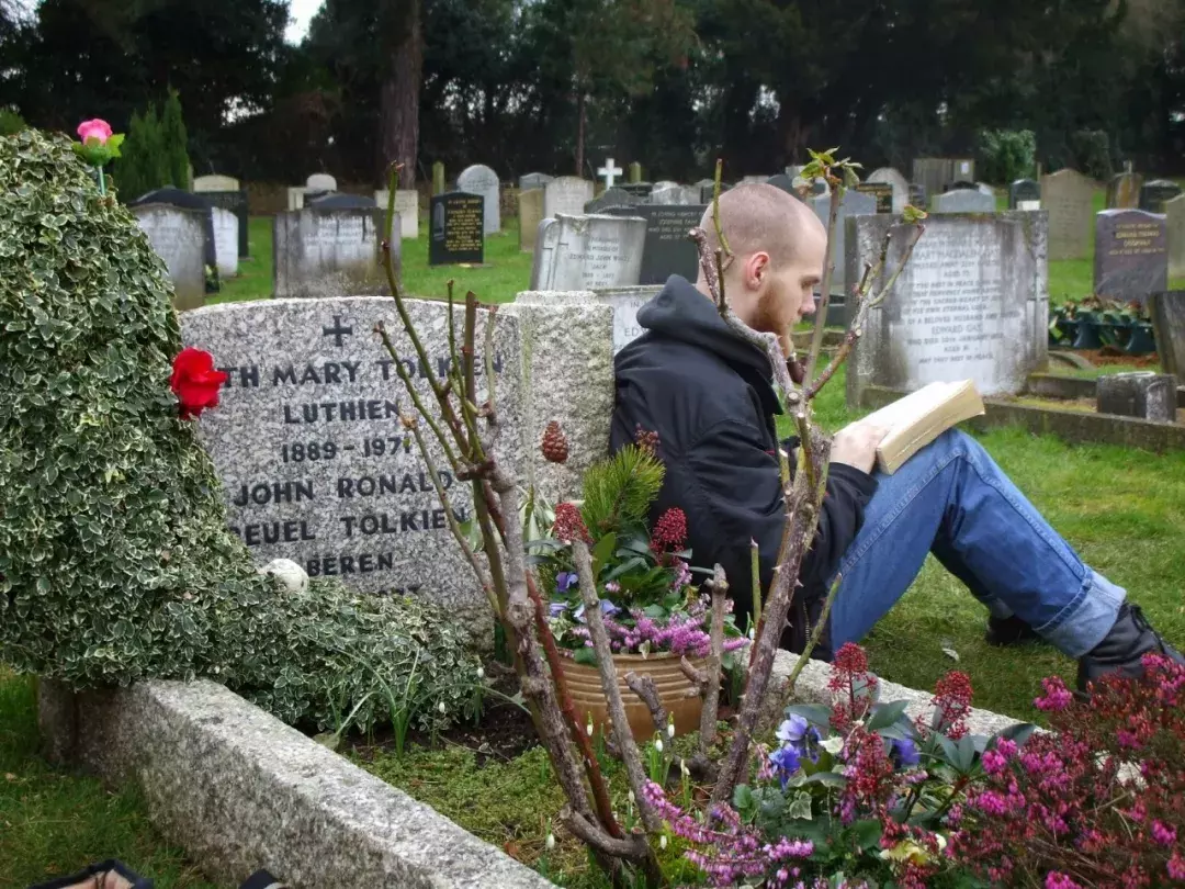 感谢这部电影,我们得以近距离观察托尔金