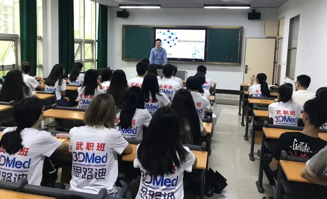 武汉职业技术学院这个学院值得报考，有很多毕业生都考取了博士…