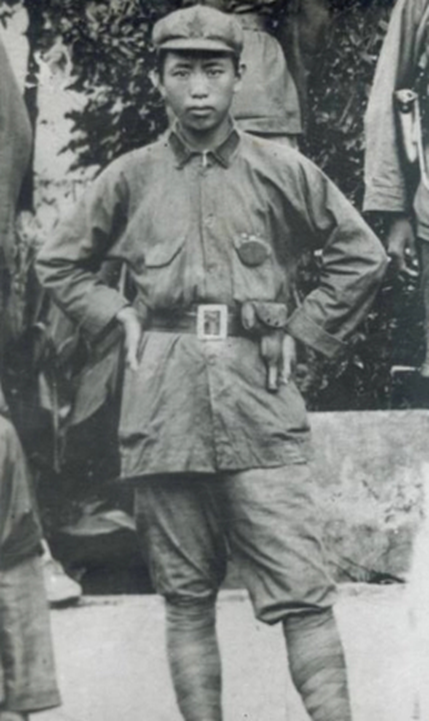 “雷公爷”刘亚楼顶撞毛泽东，毛主席却说：他说了算吧，我管不了