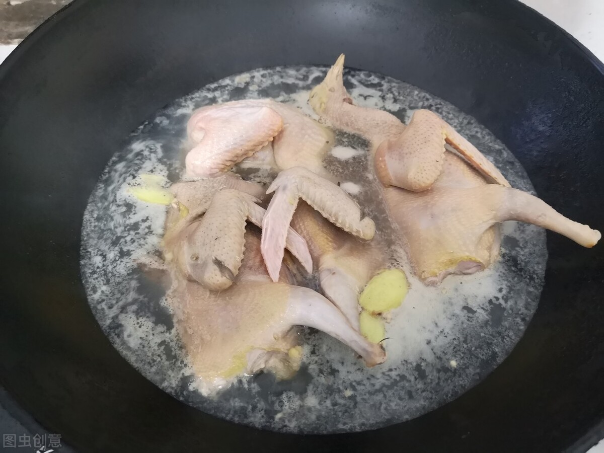 炖鸽子汤，要不要焯水？老师傅教你做法，汤鲜味美，营养不流失