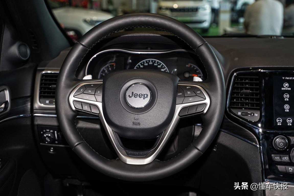 懂车探店：专业四驱搭配V6动力，40万即可入手进口Jeep大切诺基？