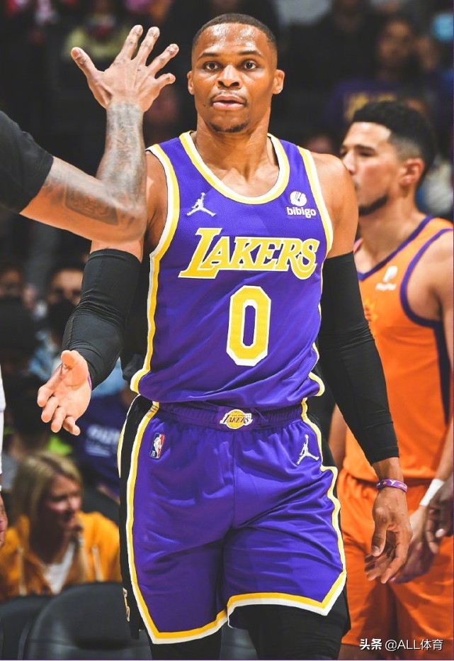 nba今日湖人与太阳比赛录像(105-115！湖人不敌太阳遭两连败！詹姆斯25分难救主，保罗创纪录)