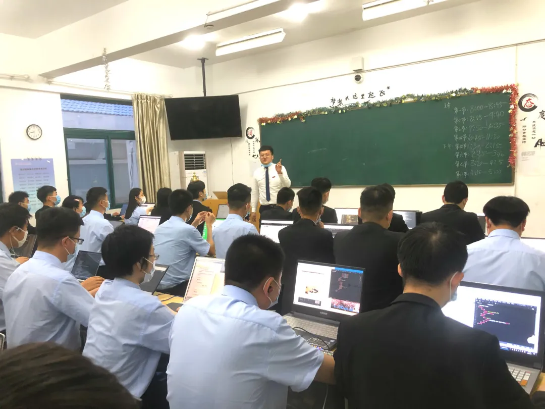 该不该取消重点班的划分，取消学校对优生的垄断？