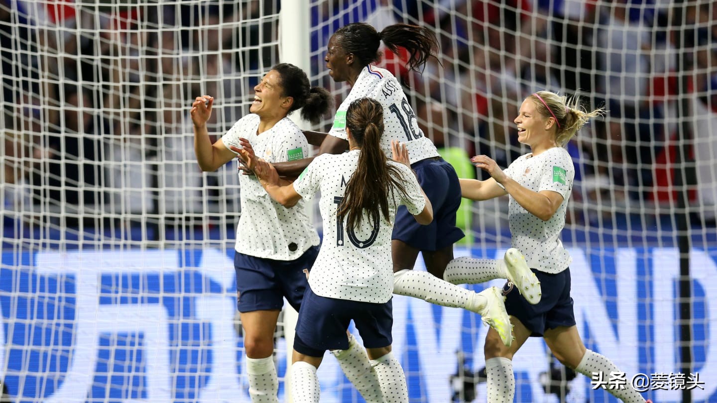 女足世界杯巴西对英格兰(女足世界杯：法国加时2-1巴西进8强 英格兰3-0！中国裁判被推搡)