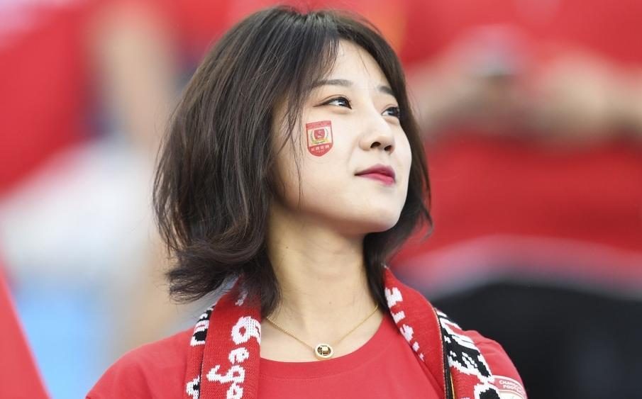 中超球迷都是什么職業（中超球迷多為中產階級！足協：本科及以上84%，10萬元及以上83%）