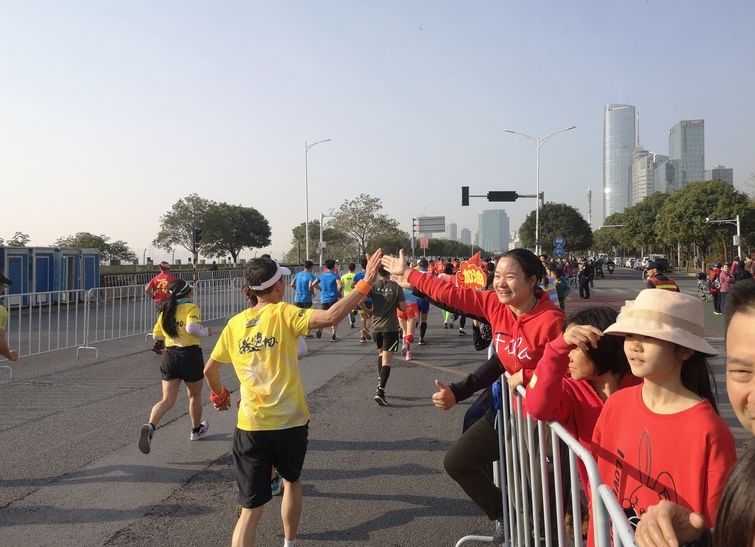 万人高呼！一场马拉松，认清了南昌的真面目