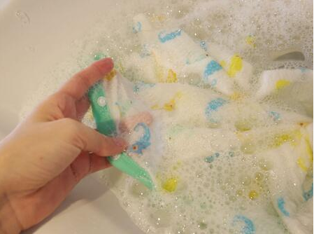 网购十几块的婴幼儿衣服到底能不能给宝宝穿？如何挑选宝宝衣服？