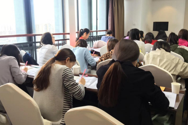 容易考公务员的6个专业，上岸率很高，想考公务员的可以收藏