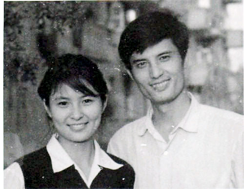 80年代女星李羚：不爱高官爱寒门，大13岁初恋丈夫的爱让人泪目