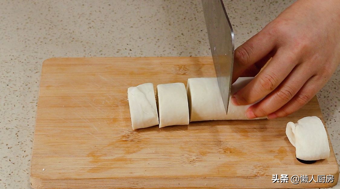 天气越冷，红薯越来越甜，遇到酥皮红薯饼别手软，3张手抓饼搞定