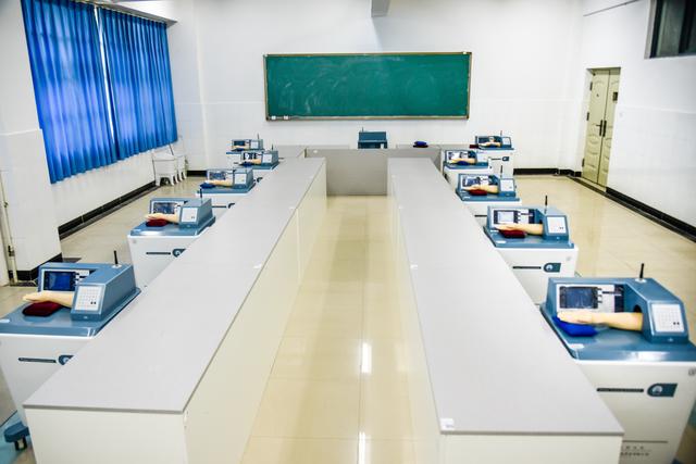 怀揣济世梦想的学子 昆明27年资深医学教育学院等你报名