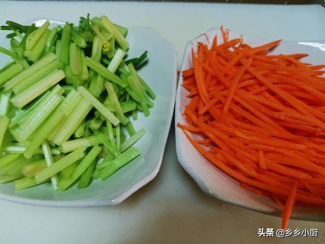 冬天吃这个正当时，芝麻叶绿豆糊涂杂面，一次吃两碗，拿肉都不换