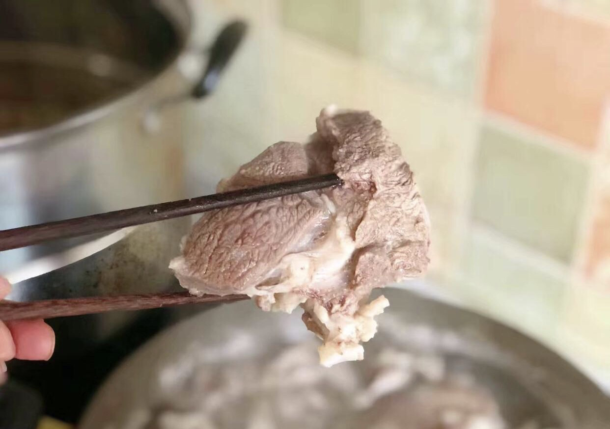 炖羊肉，别再放香料了，只放这2样，不膻不腥，冬天喝更滋补