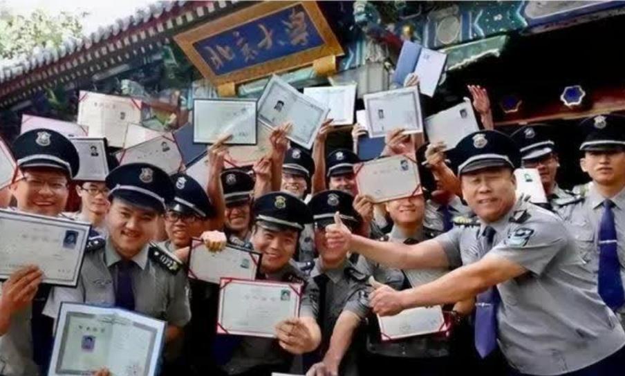 中國掃地僧逆襲（北大的“掃地僧”，帶領500名保安考上本科，自己逆襲成為校長）