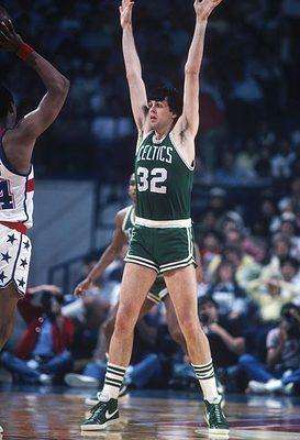 华盛顿篮球巨人宣传片(图片不会骗人！NBA巨人体型太夸张，臂展2米59之人如巨型蜘蛛)