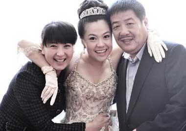 “山杏”闫学晶：两段婚姻，三个孩子，两任丈夫都是二婚