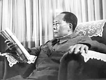 1949年中央机关搬进中南海，毛主席严肃道：我不搬，剑英固执的很