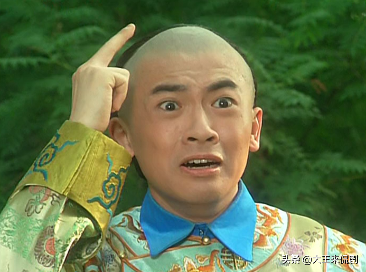 小燕子淋雨一身泥无人管，为何紫薇却“众星捧月”？皇上都去伺候