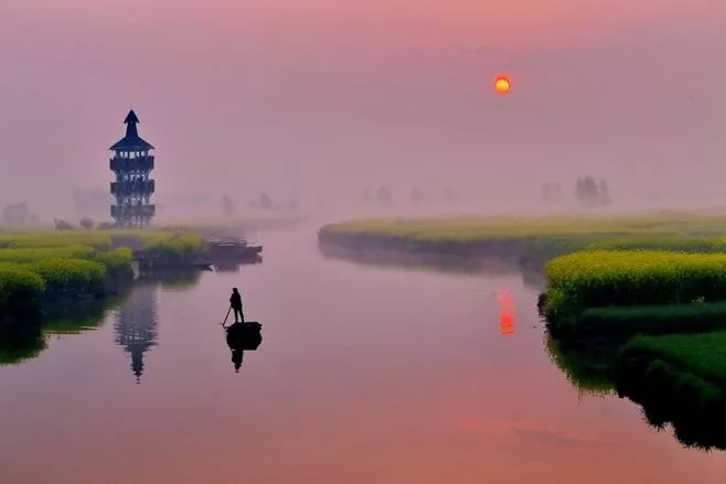 12首垂钓诗词：春光灿烂时，垂钓江渚上