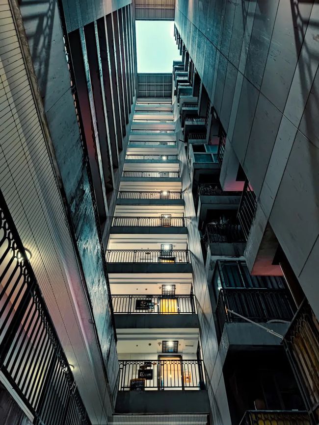 香港重庆大厦(重庆第一"魔楼",观音桥红鼎国际大厦,像极了香港的重庆