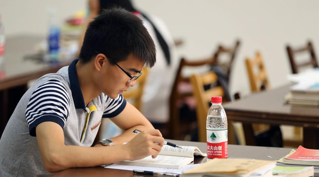 大学生的福音，这类学生可以免试成为公务员，职位还是干部级别